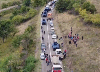 Dita e dytë e bllokimit, pamjet me dron nga dogana mes Serbisë dhe Kosovës