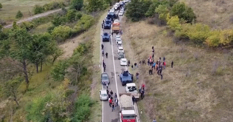 Dita e dytë e bllokimit, pamjet me dron nga dogana mes Serbisë dhe Kosovës