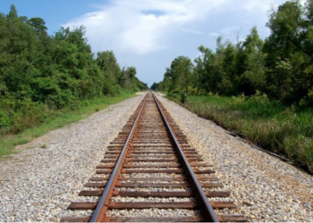 KKT miraton lejet e ndërtimit për hekurudhën Tiranë-Durrës, një masterplan dhe vileta në Dajt dhe portin e Rodonit