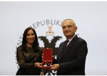 Meta dekoron këngëtaren Eranda Libohova: Mjeshtre e madhe