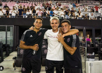 Në gjurmët e babait, djali i David Beckham firmos me skuadrën amerikane të futbollit (FOTO)