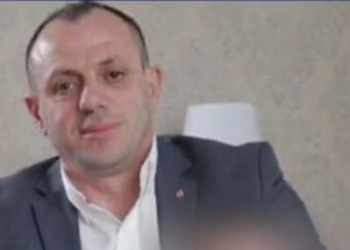 U vra në krye të detyrës, trupa policore shqiptaro-amerikane i jep 15 mijë dollarë familjes së Saimir Hoxhës