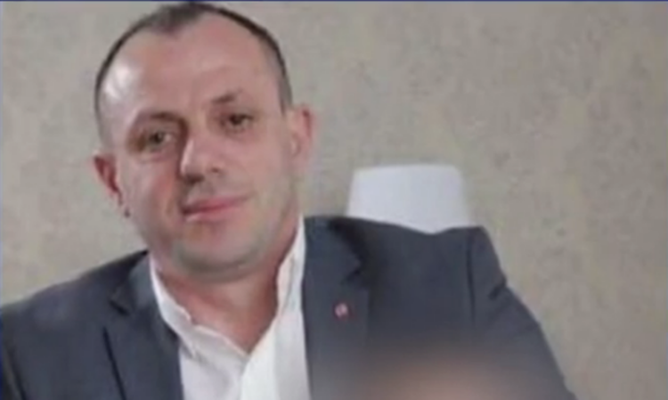 U vra në krye të detyrës, trupa policore shqiptaro-amerikane i jep 15 mijë dollarë familjes së Saimir Hoxhës