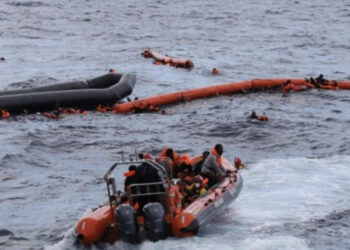 Mediat italiane japin alarmin: 128 emigrantë rrezikojnë të mbyten në Mesdhe, të merren masa
