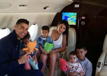 Ronaldo ndan gëzimin e madh me fansat, shpërthejnë rrjetet sociale