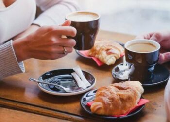 Shkenca zbulon orën më të mirë: Kjo është koha ideale për të pirë kafen e parë të ditës