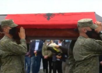 Kosovë/ Pas 22 vjetësh kthehen trupat e 7 shqiptarëve të vrarë gjatë luftës