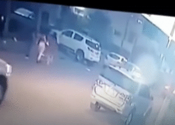 E rëndë! Vritet e bija e guvernatorit dhe i dashuri i saj në rrugë, mbi 100 gëzhoja në vendin e ngjarjes (Video)