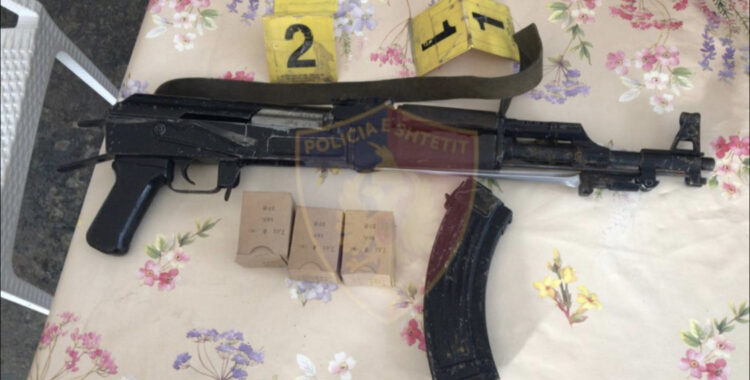 Arrestime në Lezhë/ Vëllezërit dhunuan vjehrrin e motrës, shkuan të merrnin armën