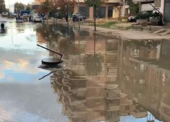 Shiu krijon problematika në rrugët e qytetit të Vlorës, disa akse nën ujë