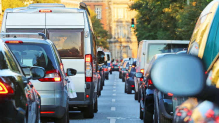 Mbyllet strategjia 4-vjeçare e transportit, fondet për rrugët u tejkaluan me 17%, por 4 akset strategjike nuk kanë nisur