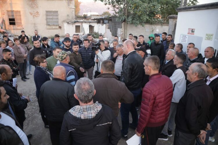 Shembjet tek “5 Maji”, Rushaj me banorët: Qeveria po tallet, duhet dëmshpërblim për pronën