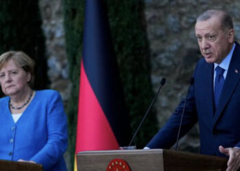 Merkel takohet me Erdogan, presidenti: I uroj kancelarit të ri suksese