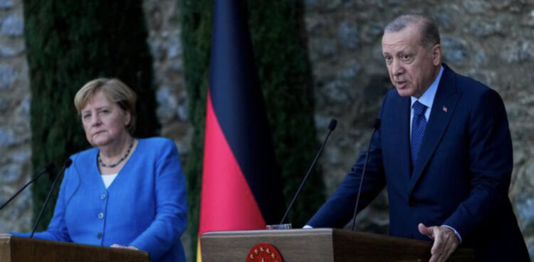 Merkel takohet me Erdogan, presidenti: I uroj kancelarit të ri suksese