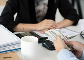 Kreditë me probleme bien poshtë kufirit të 7%, në nivelin më të ulët prej janarit 2009