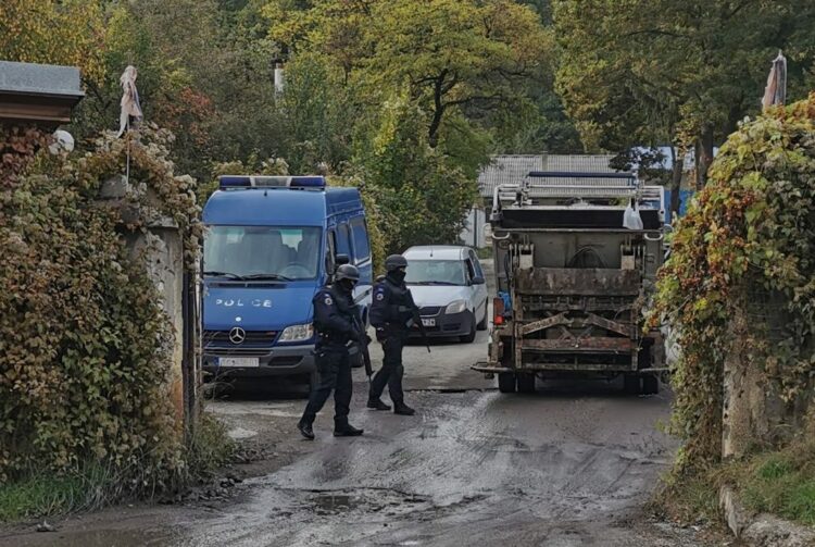 Aksioni në Kosovë, plumba në Zveçan, policë dhe protestues përfundojnë në spital