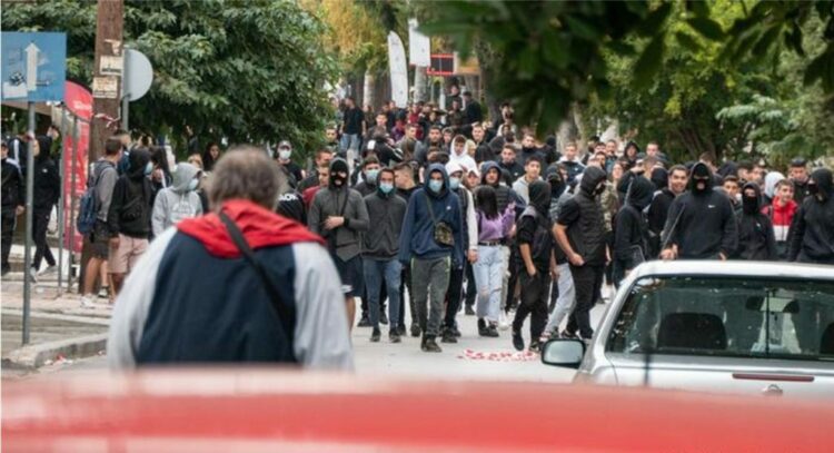 Rikthehet ekstremizmi i djathtë në Greqi, rekrutimi fillon në shkolla