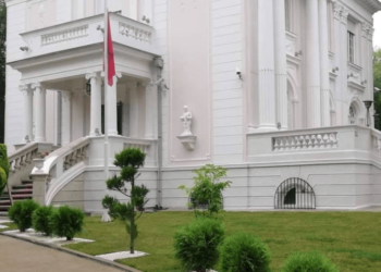 Sulmohet ambasada shqiptare në Beograd, hidhen dy bomba në oborr