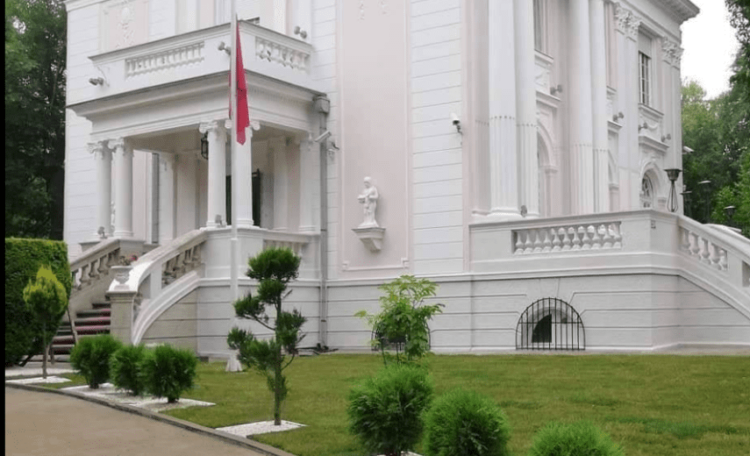 Sulmohet ambasada shqiptare në Beograd, hidhen dy bomba në oborr