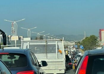 Aksident në autostradën Tiranë-Durrës, radhë kilometrike makinash (FOTO)