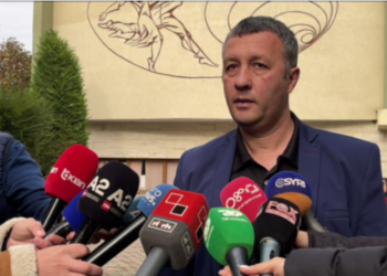Studentët e Korçës në mësim edhe pa vaksina/ Zv.rektori bën krahasimin me Festën e Birrës dhe stadiumet plot