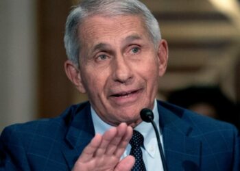 Fauçi: Koronavirusi mund të mos largohet kurrë