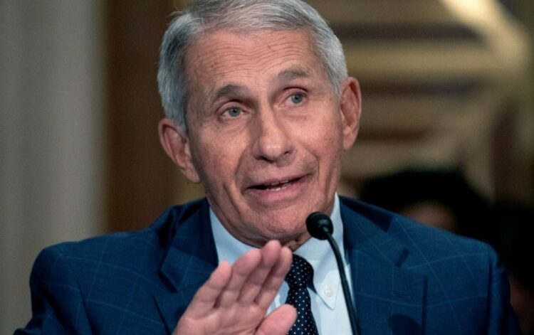 Fauçi: Koronavirusi mund të mos largohet kurrë