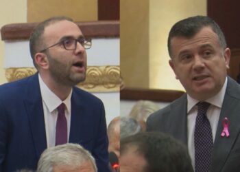 “Po tentoni të na mbyllini gojën”/ Nis me debat seanca plenare, deputetët zihen për kohën e diskutimeve