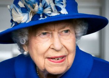 Përse Mbretëresha Elizabeth nuk e pranoi çmimin “E moshura e vitit”