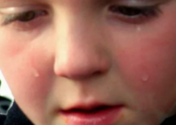 Paralajmërim për prindërit nga Psikologët: Nëse njihni ndonjë fëmijë që shfaq këto shenja, duhet ta ndihmoni sa më shpejt