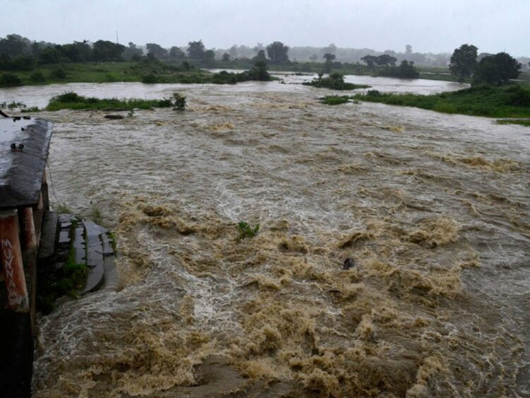 Lumi del nga shtrati, 24 viktima në Indi, mes tyre 5 fëmijë