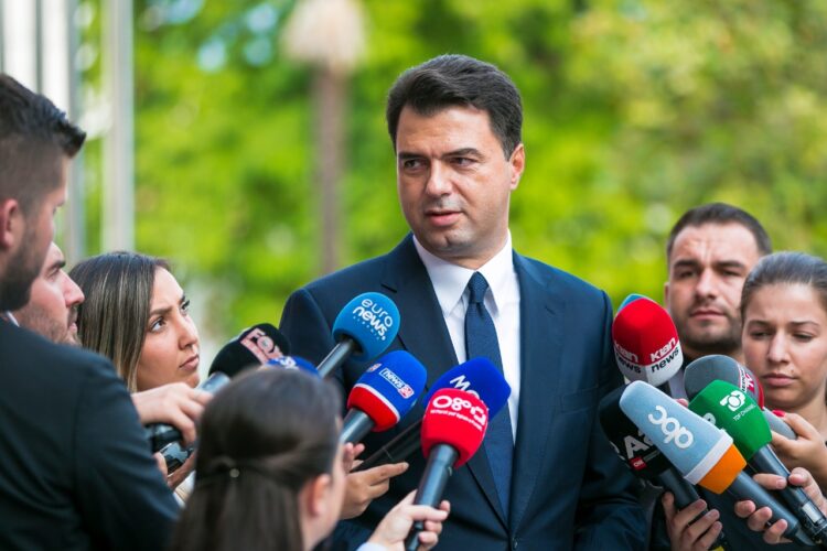 Basha: Do nxisim e mbështesim të gjitha format e reagimit popullor, Fatkeqësi që vjen nga keqqeverisja e korrupsioni