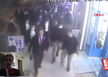 VIDEO/ Momente frike dhe paniku, shkëputet ashensori ku po ngjitej ish-kryeministri turk