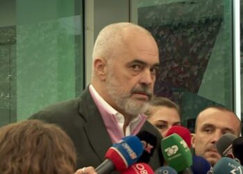 Rama: Vija e kuqe është vendosur, punësimet dhe drejtoritë s’janë pronë e PS