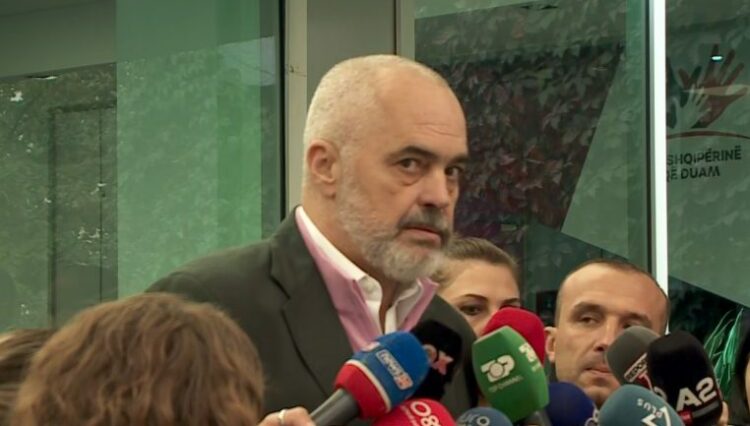 Rama: Vija e kuqe është vendosur, punësimet dhe drejtoritë s’janë pronë e PS