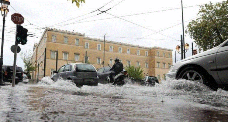 Greqia “zgjohet” nën ujë, pamje katastrofike, përmbyten rrugë e shtëpi, mbyllen shkolla(FOTO+VD)