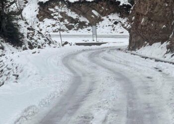 Reshjet e borës mbulojnë veriun, sa do të vazhdojë ‘dimri’ i tetorit?