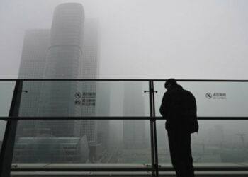 Ndotje e madhe në Kinë, mbyllen shkollat dhe autostradat