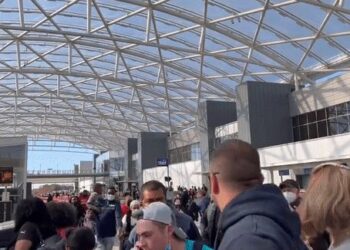 Panik në aeroportin e Atlantës, një pasagjeri i gjendet armë