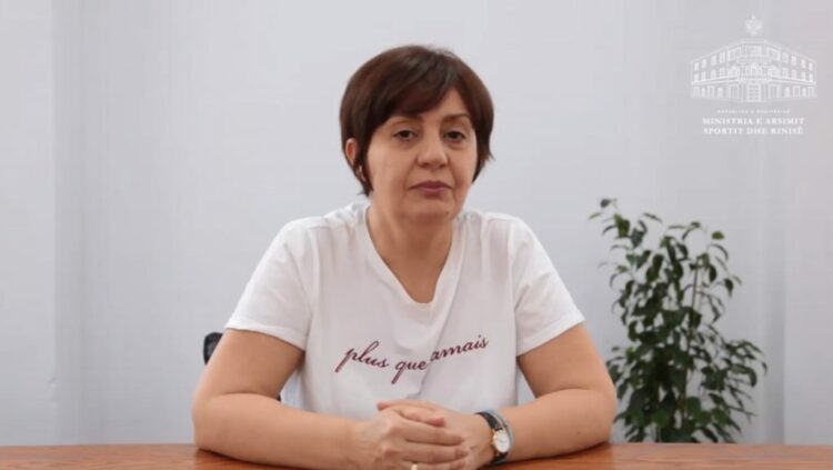 Shkarkohet nga detyra drejtoresha e Qendrës së Shërbimeve Arsimore, Rezana Vrapi