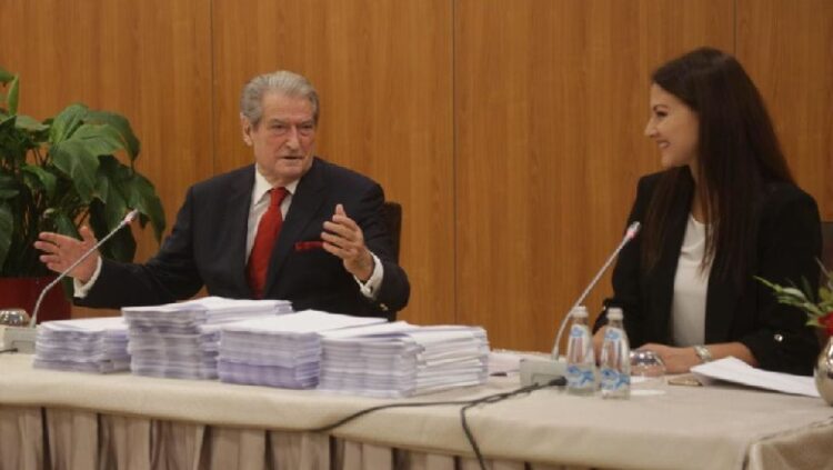 SKANDALI/ Firmat e ‘Foltores’ së Berishës, me gjeneralitete false dhe pa qenë anëtar i PD