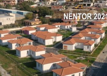 Dje u dorëzoi familjarëve çelësat, Rama publikon si u transformua blloku rezidencial në Vaqarr