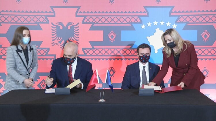 Shqipëria dhe Kosova nënshkruajnë 15 marrëveshje, ngrihet sekretariat ndërkoordinues për jetësimin e tyre