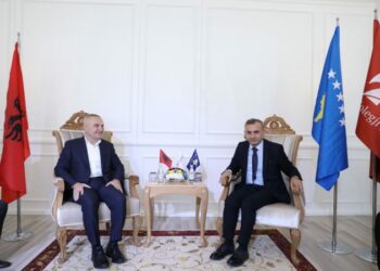 Meta vizitë në Kosovë, pritet nga stafi pedagogjik i Universitet të Prishtinës