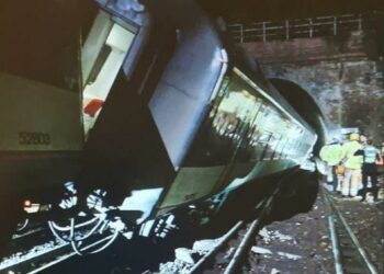 Aksident hekurudhor në Britaninë e Madhe, përplasen dy trena(FOTO)