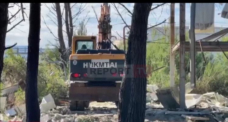 IKMT Vlorë aksion në ‘Pyllin e Sodës’, prish sot 10 ndërtime pa leje 1-2 kate! Në total do shemben 40 objekte