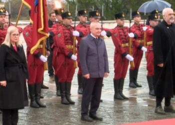 29-Nëntori/ Meta dhe Rama bëjnë homazhe te Varrezat e Dëshmorëve