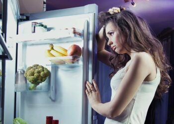 Çfarë ndodh nëse e ha darkën në orët e vona, duhet t’i besosh mitit?