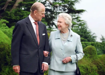 Mbretëresha Elizabeth kalon përvjetorin e parë të martesës e vetme, pa Princin Philip