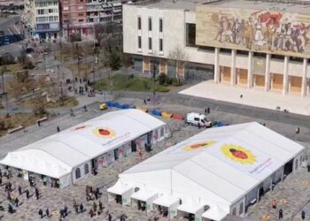 Hiqet më 25 nëntor çadra në sheshin “Skënderbej”, MSH: Zhvendoset pranë qendrave shëndetësore